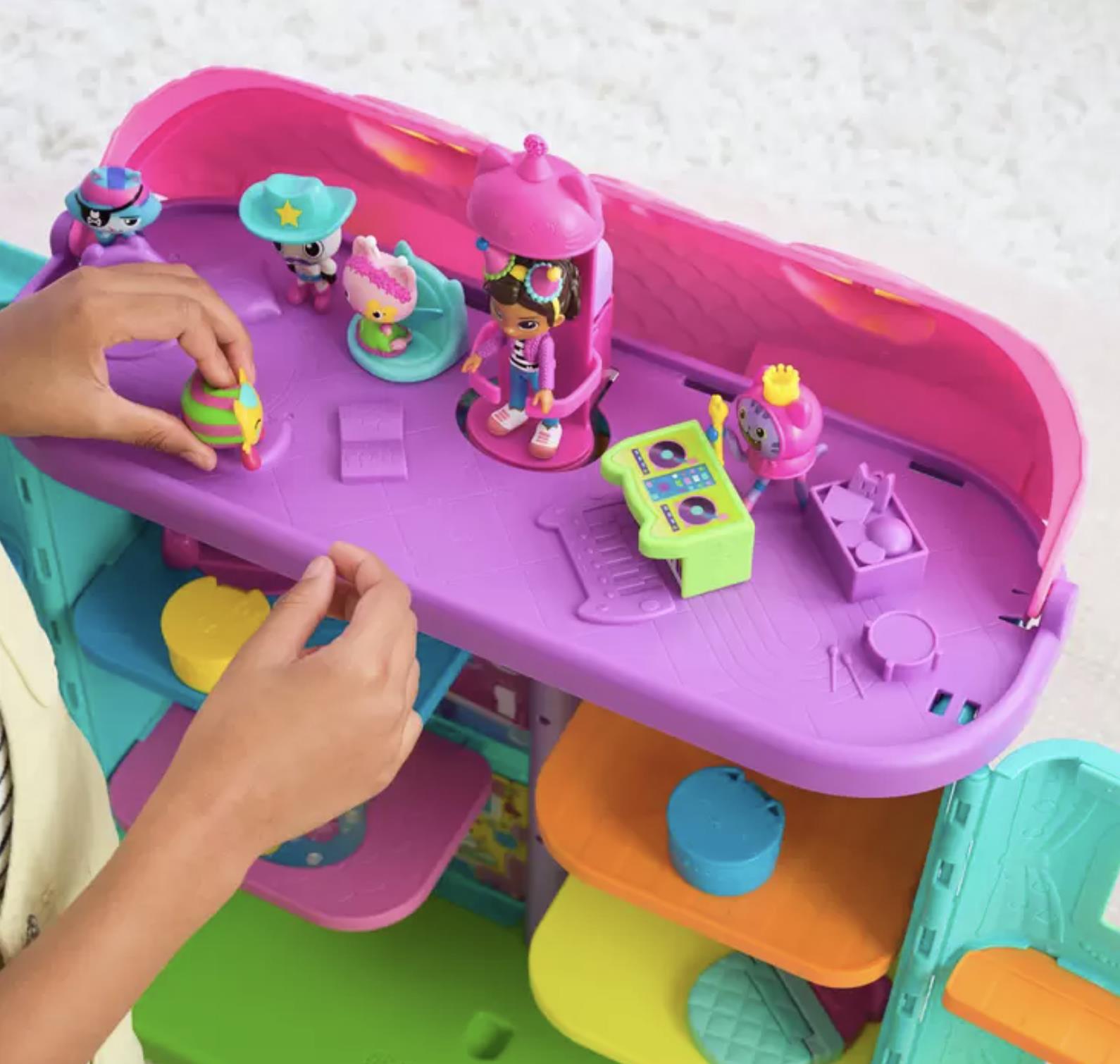 Gabby’s Celebration Dollhouse + 6 Deluxe Rooms Gift Set 60+ Pieces House Bundle with Sounds & Music - Image 2