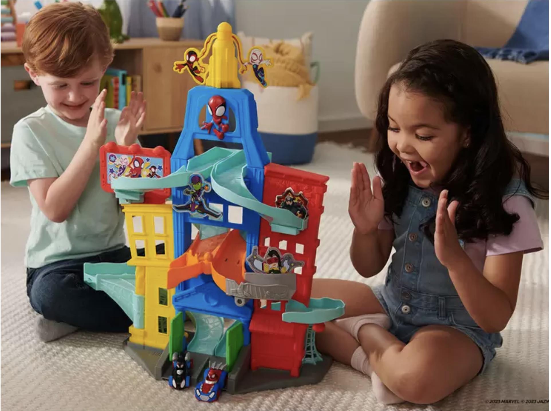 Spidey and His Amazing Friends Amazing Metals City Track Set: Multi-level Playset with 2 Race Tracks and 6 Vehicles - Image 2
